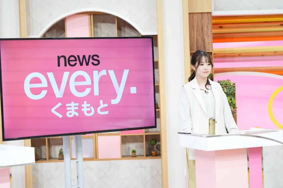 TV：テレビ番組「news every. くまもと」に出演している女性の様子
